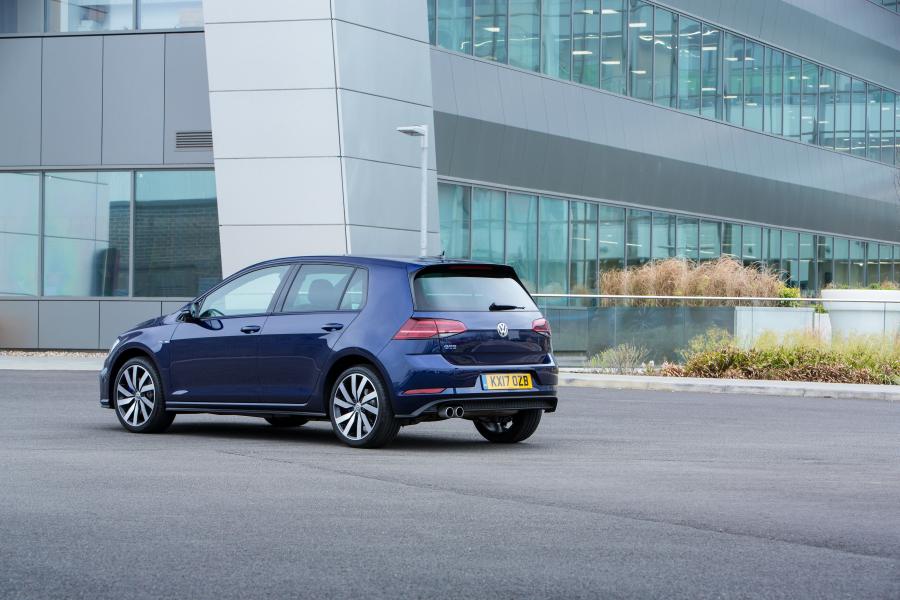  Volkswagen Golf GTE 2017 года  (UK) (фото 13 из 27)